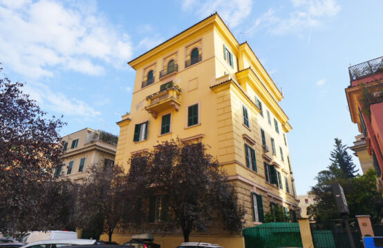 Palazzina d&#8217;epoca, ampio bilocale trasformabile in trilocale, arredato, contratto 3+2